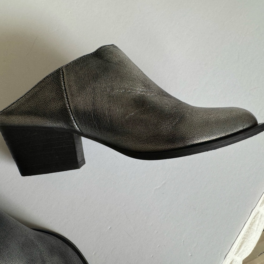 Chinese Laundry Western Style Mule, 6,  Silver, 2” Heel, Never Worn - Picture 2 of 6